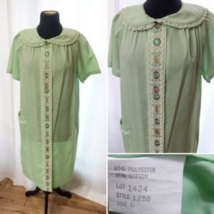 Vintage Mumu Robe Housecoat Size L Green Floral Front Snap Grandma Embroidered